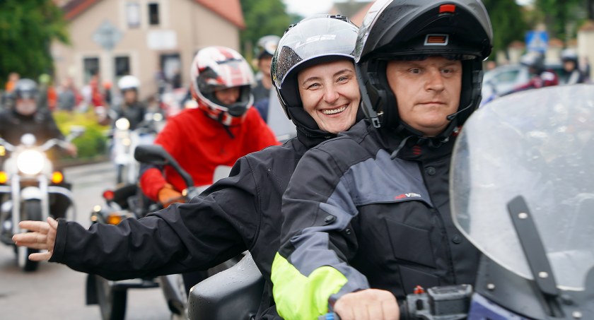 Motocykliści zorganizowali widowiskową paradę. To wszystko przed koncertem Stachurskyego [FOTO]