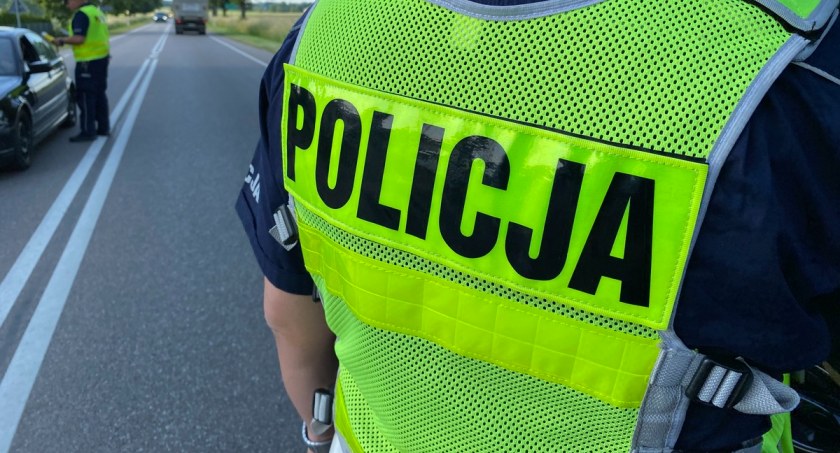 Wyprzedzał na wzniesieniu i podwójnej ciągłej. Kierowca ukarany wysokim mandatem