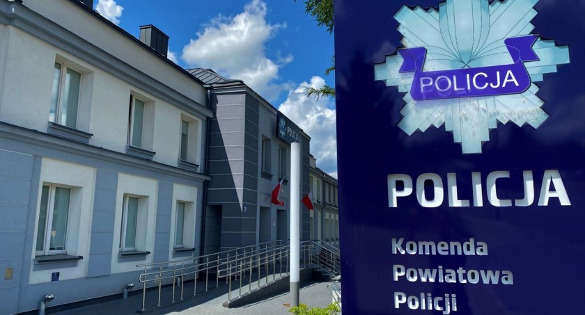 Oblał się substancją i podpalił. Zrobił to w pobliżu komendy