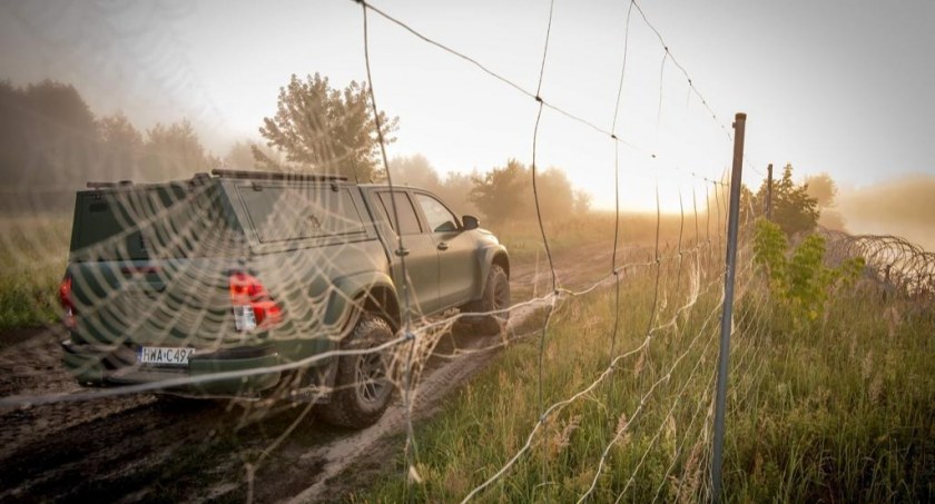 Granica z Białorusią. Cudzoziemcy przeszli przez rozlewiska