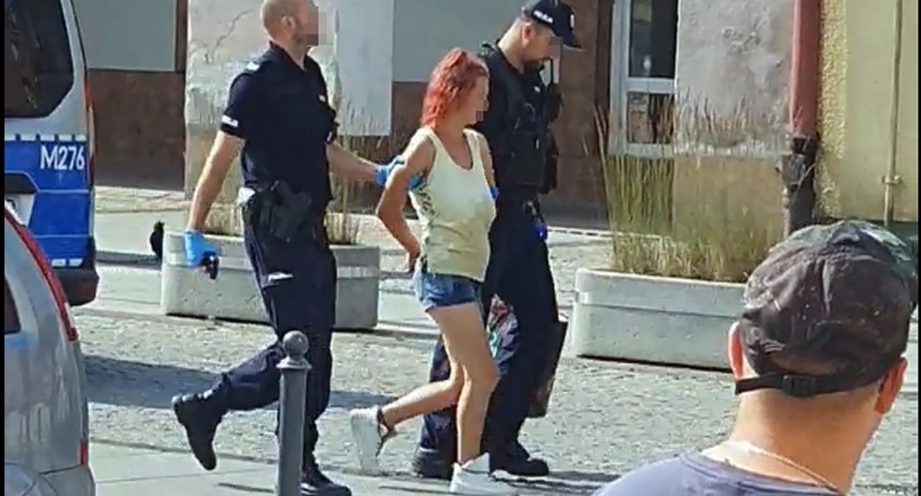 Krewka kobieta rozrabiała na Starym Rynku! Mamy nagranie [VIDEO]