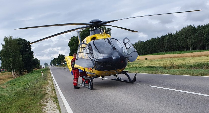 Groźny wypadek na drodze do Ostrowi Mazowieckiej. Lądował śmigłowiec LPR [FOTO]