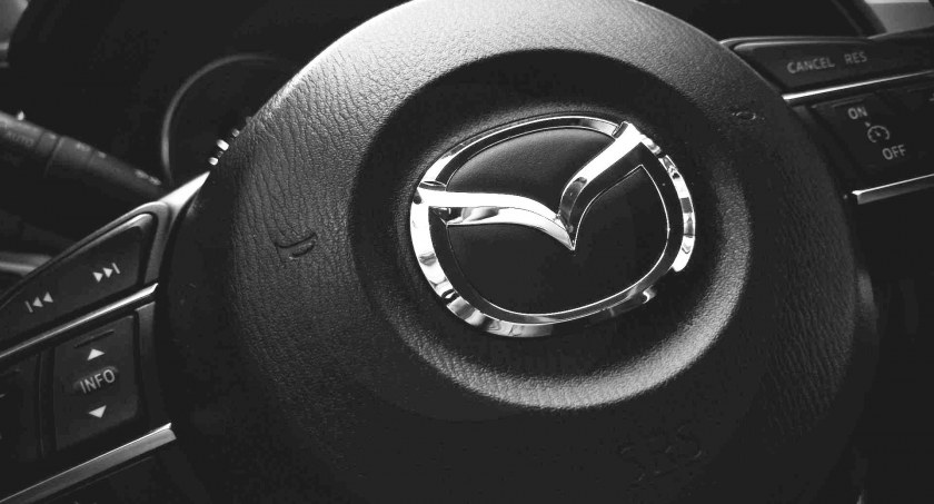 Kolejna kradzież samochodu w Łomży. Zniknęła mazda