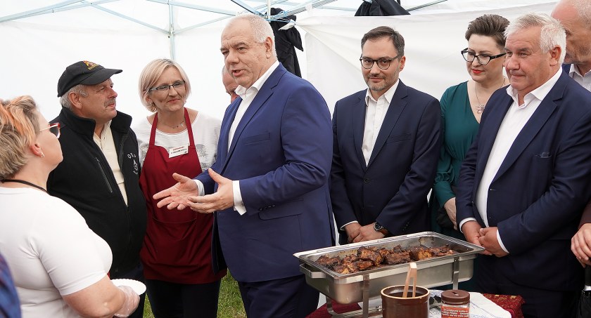 Krótka wizyta wicepremiera Sasina na pikniku rodzinnym w Łomży [VIDEO i FOTO]