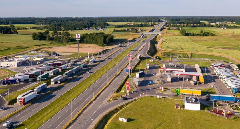Stacje paliw pojawią się przy S61. GDDKiA przekazała Orlenowi dwa MOP-y pod Łomżą
