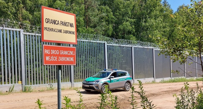 Cudzoziemcy nielegalnie przekroczyli granicę Polski