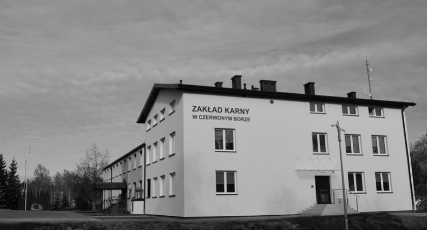 ZK Czerwony Bór. Zginął 32-letni funkcjonariusz. Trwa zbiórka