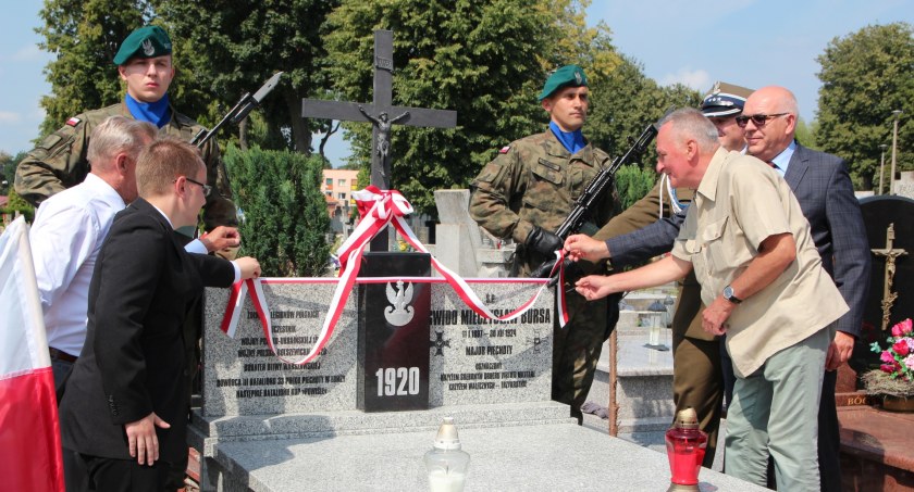 Nagrobek mjr Bursy został odbudowany. Uroczystość na cmentarzu przy. ul. Kopernika [FOTO]