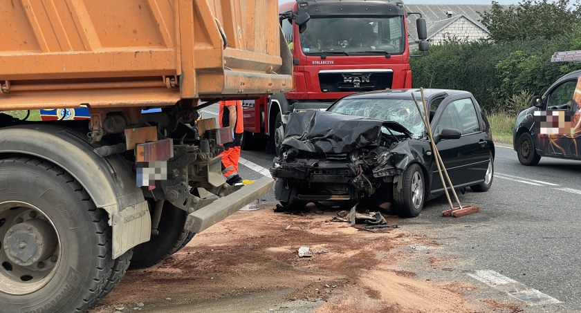 Wypadek na DK61. Droga częściowo zablokowana [FOTO]