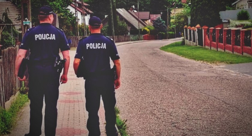 Kompletnie pijani rodzice 