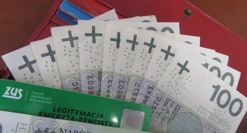 Pierwsi emeryci otrzymali już czternastki