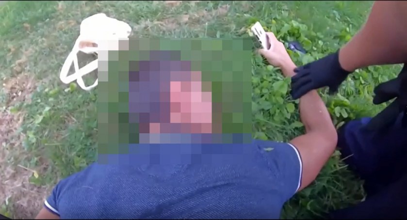 Łomża. Rozbój w sklepie! Uderzył ekspedientkę piwem i uciekł [VIDEO]