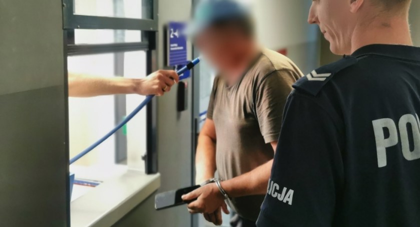 Nietrzeźwy kierowca robił zakupy obok policjantów