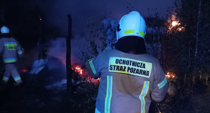 5 zastępów straży walczyło nad ranem z pożarem budynku