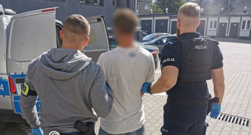 Policjanci z Łomży zatrzymali poszukiwanych. 21-latek spędzi za kratami 6 lat