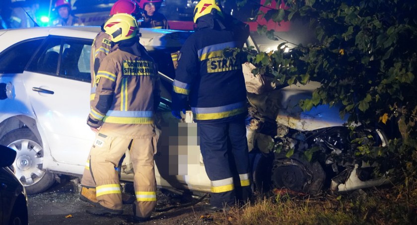 Groźny wypadek w Sławcu. Cztery osoby w szpitalu [FOTO]