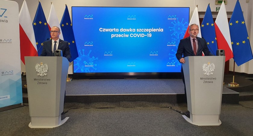 Przybywa chorych na COVID-19. Czwarta dawka dla osób 12+