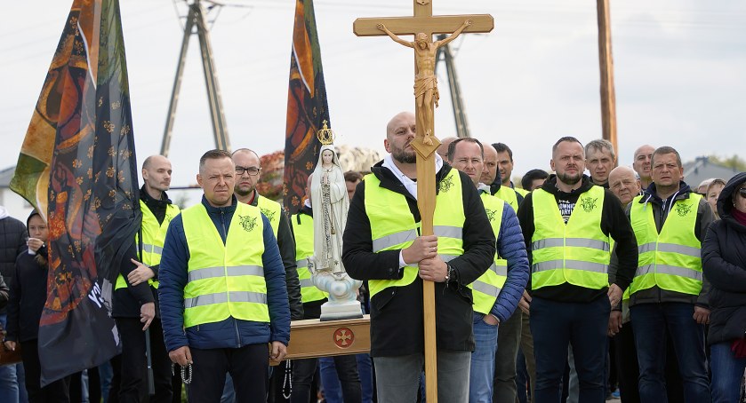 24 godziny Męki Pańskiej. Wojownicy Maryi wzięli udział w procesji [FOTO i VIDEO]