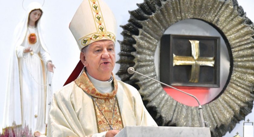 Uroczyste nałożenie paliusza