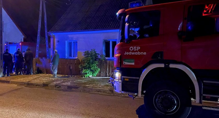 Tragiczny pożar domu w Jedwabnem! Nie żyje mężczyzna [VIDEO i FOTO]