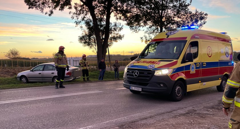 Senior za kółkiem. Wypadek na trasie Łomża - Zambrów [FOTO]