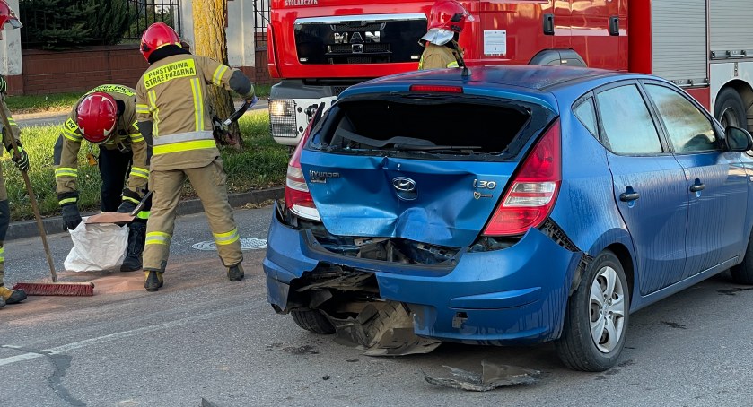 Kolizja i potrącenie na Przykoszarowej! Uwaga na utrudnienia [FOTO]