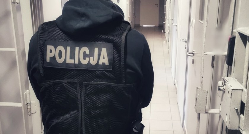 Mieszkaniec Łomży ukrywał się przed wymiarem sprawiedliwości. Trafił do więzienia