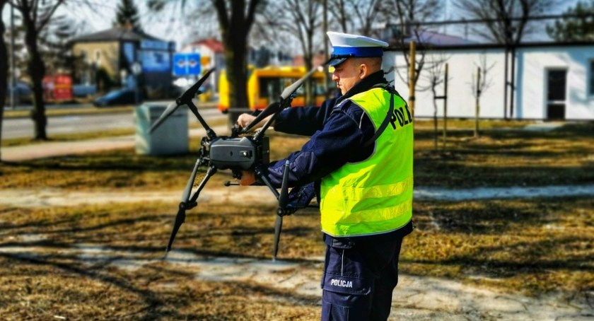 Policjanci z dronem w Łomży. Obserwowali kierowców i pieszych