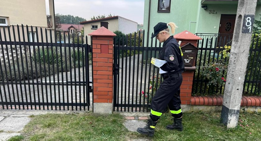 Strażacy roznosili ulotki. Na razie to tylko prewencja!