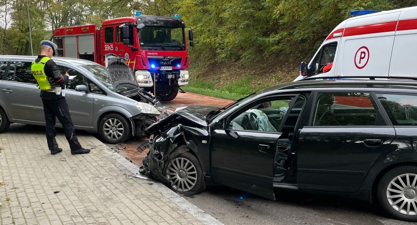 Czołowe zderzenie w Nowogrodzie! Droga wojewódzka była zablokowana [FOTO] [AKTUALIZACJA]