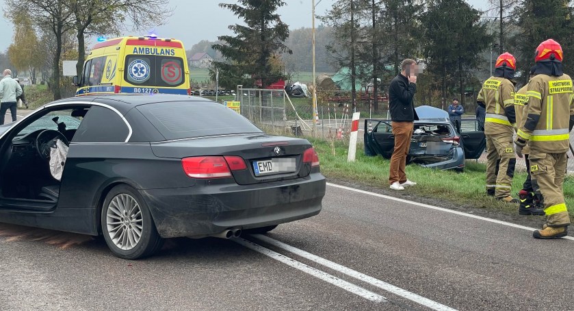 DK64. 90-latka w szpitalu po zderzeniu dwóch osobówek [FOTO]