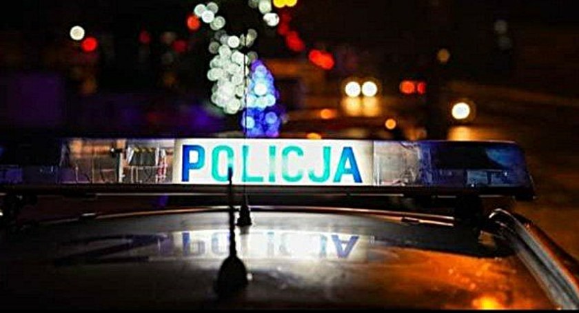 Wieczorny spacer środkiem jezdni! Był tak pijany, że pomylił drogę do domu