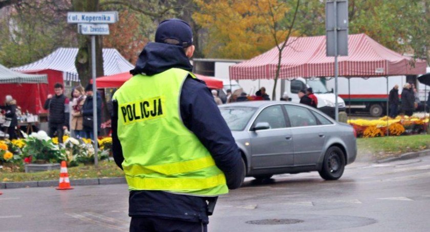Policjanci rozpoczynają akcję 