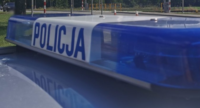 Łomża. Jechał skuterem całą szerokością jezdni. Okazało się, ma zakaz