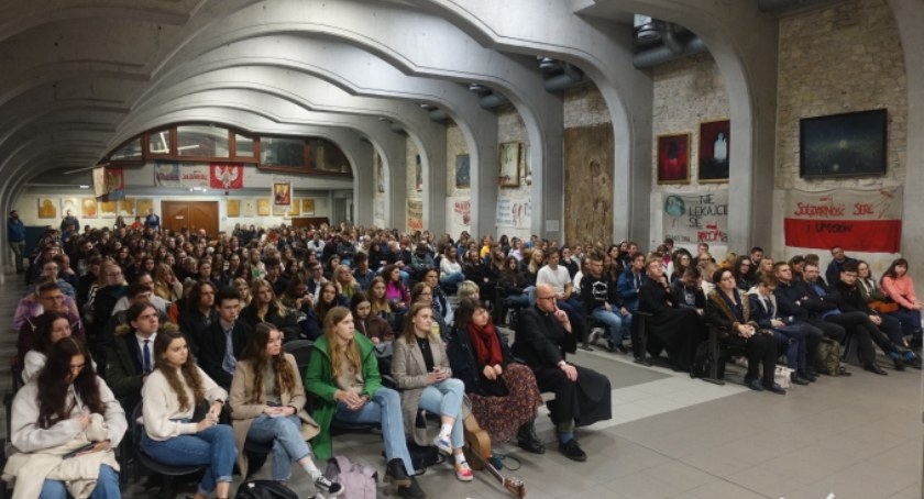 Maturzyści z diecezji łomżyńskiej pielgrzymowali na Jasną Górę [FOTO]