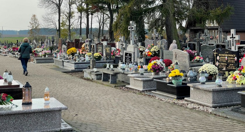 Śniadowo. Odwiedzamy groby bliskich przed 1 listopada [FOTO]
