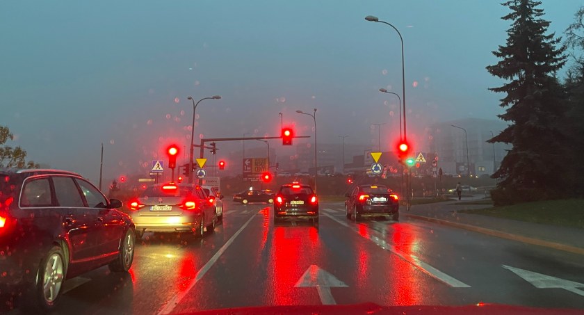 Gęste mgły w naszym regionie. Widzialność miejscami nawet 50 metrów