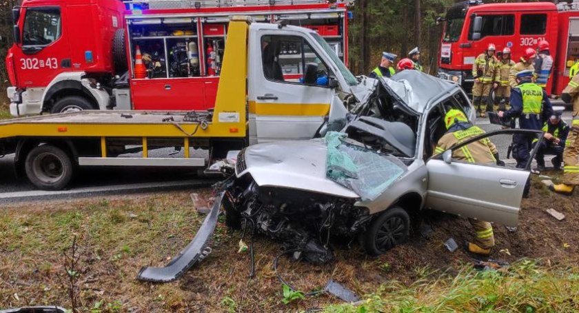 Dwie ofiary śmiertelne wypadku w Podlaskiem. Objazd przez Łomżę