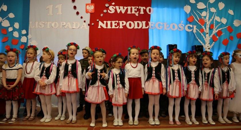 Przedszkolaki świętowały odzyskanie niepodległości [FOTO]