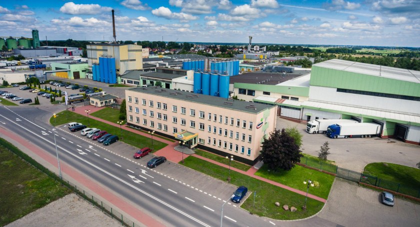UOKIK bierze w obronę rolników i stawia zarzuty spółdzielni Mlekpol