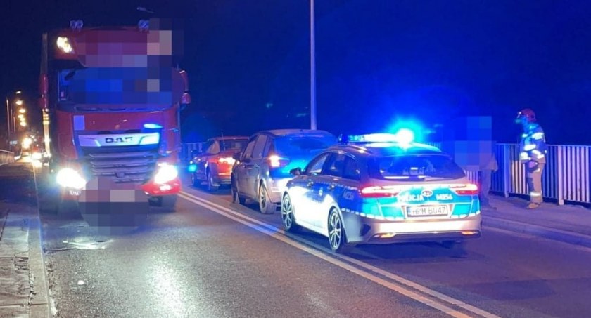 Zderzenie samochodów na moście Hubala. Uwaga na utrudnienia w ruchu