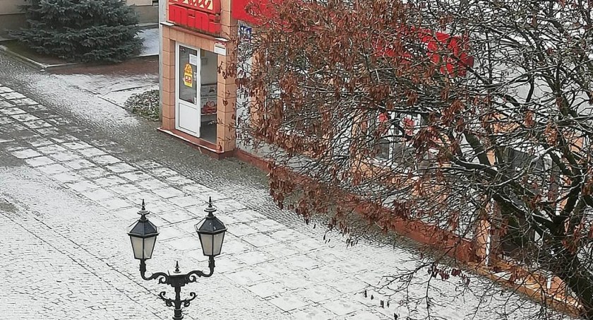 Pochmurny weekend z zimową aurą