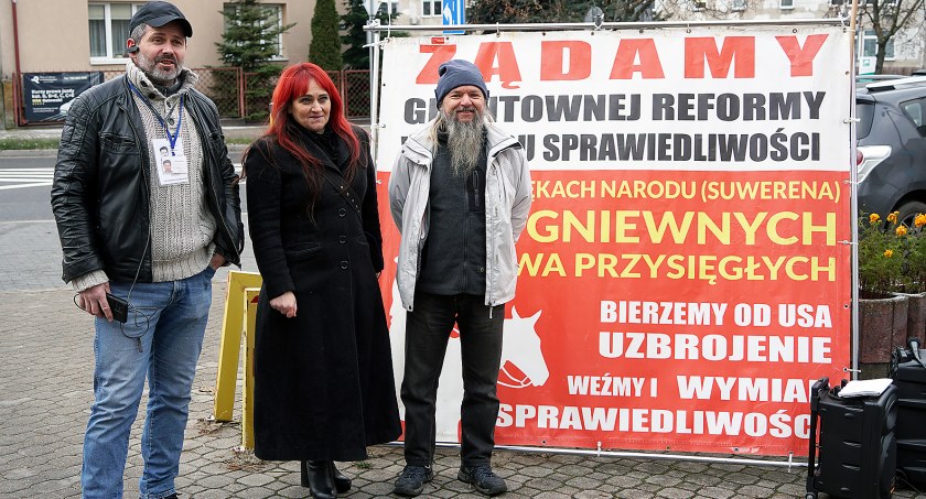 Łomża. “Podlaski Trybunał Sprawiedliwości” strajkował pod prokuraturą [VIDEO]