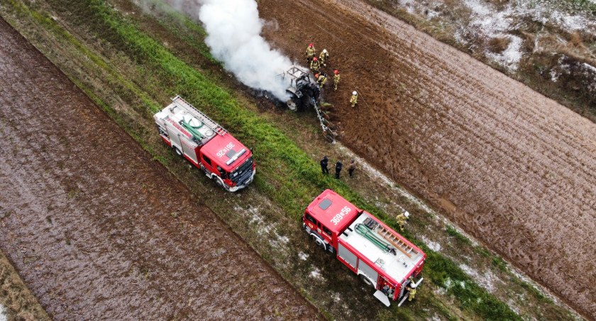 Pożar ciągnika. Został tylko szkielet [FOTO]