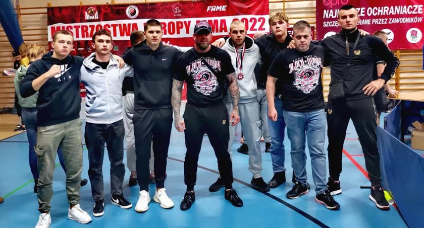 Zawodnicy Black Horse na podium