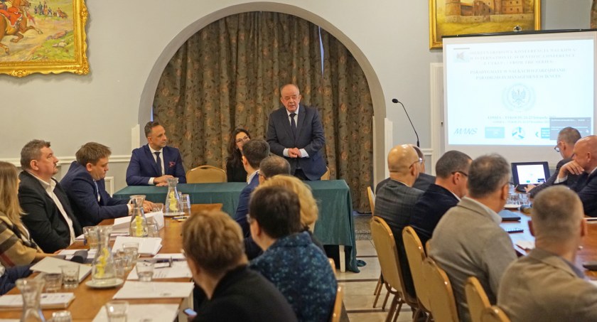 Paradygmaty w naukach o zarządzaniu. Konferencja MANS [VIDEO i FOTO]