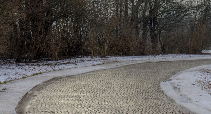 Synoptycy ostrzegają. Na drogach i chodnikach może być ślisko