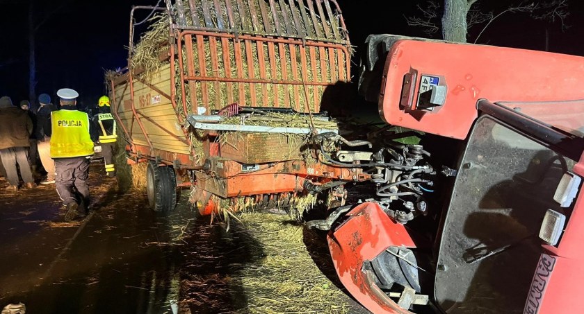 Groźny wypadek na DW 648. Jedna osoba w szpitalu po zderzeniu z przyczepą [FOTO]