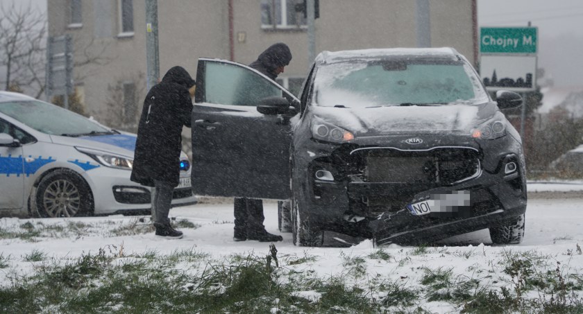 Nadeszła zima. Kierowcy uważajcie na drogach! [FOTO]