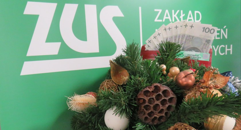 ZUS wypłaci emerytury i renty jeszcze przed świętami